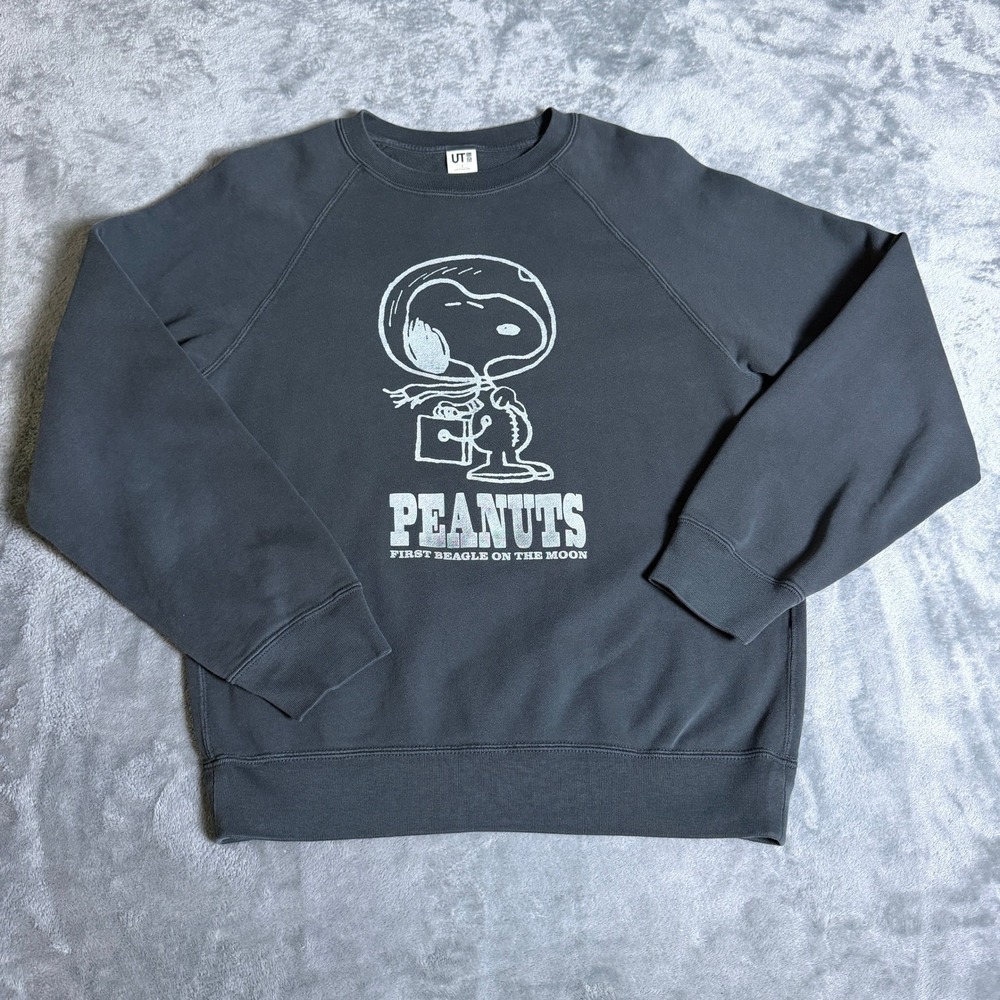 Uniqlo UT Black Peanuts Snoopy Astronaut Crewneck Sweatshirt